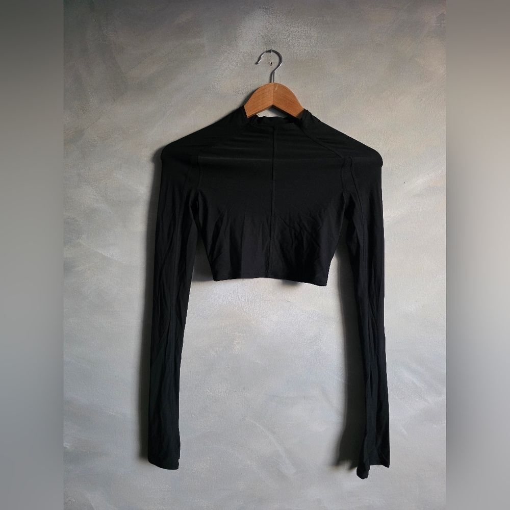 Lululemon Tight Fit Long Sleeve Shirt Top Black Crop XXS